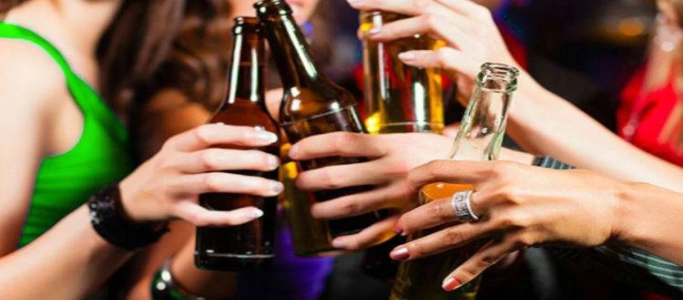Κρήτη: Εξαπλώνεται το φαινόμενο της υπερβολικής κατανάλωσης αλκοόλ από ανηλίκους - Νέο περιστατικό